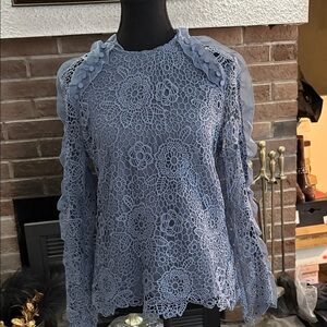 Chic Floral Lace Blouse in Soft Blue
